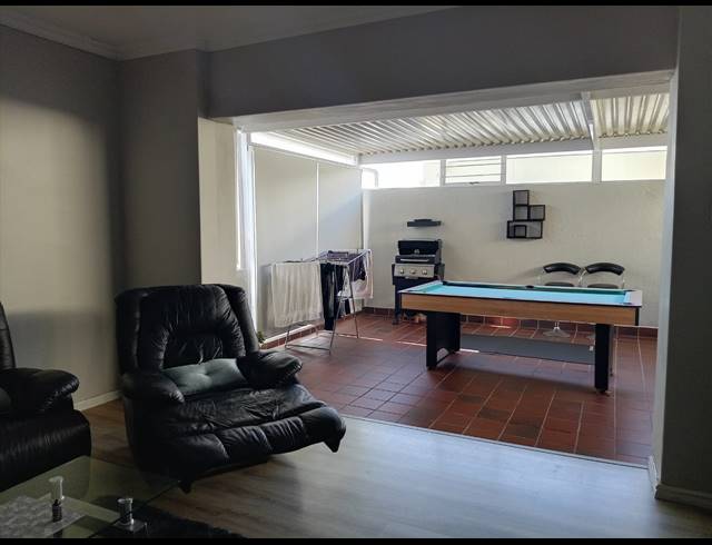 2 BEDROOM PENTHOUSE TO LET IN UMHLANGA RIDGE